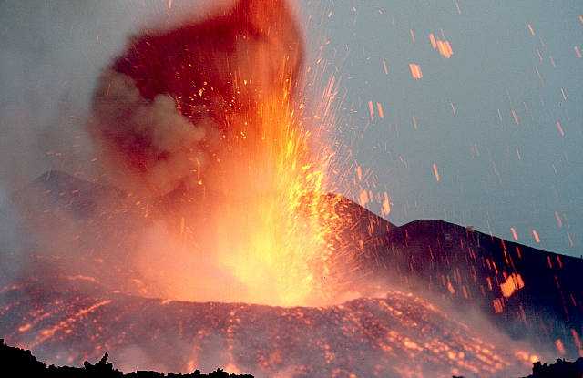 Indonesia, nuova eruzione del vulcano Merapi