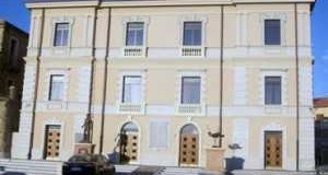 Palazzo-SantIppolito-sede-Comune-di-Gioia-Tauro-300x219