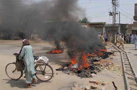 Attentato in Pakistan, 15 morti e 115 feriti
