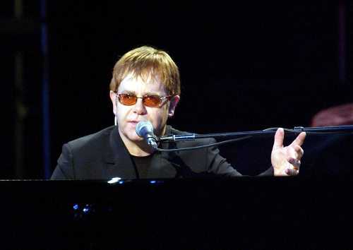 L’Ue vuole il rimborso fondi per Elton John