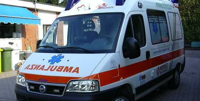 Grave incidente sulla Ss 106, auto ribaltata Sul posto Carabinieri, Vigili del Fuoco e sanitari del 118