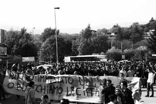 Rende, studenti in piazza due cortei per protestare