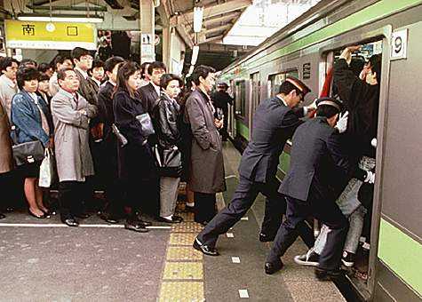 Giappone: rissa in treno per telefonata