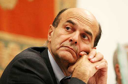 Bersani: “Via premier che paga minorenni”