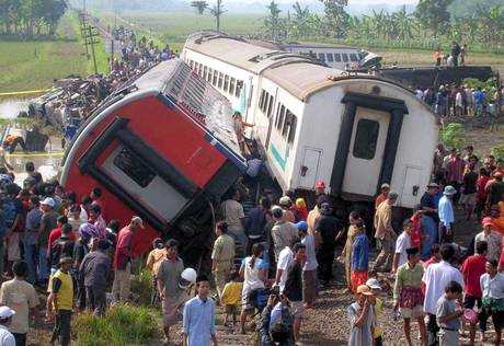 Bangladesh: scontro tra treni, 14 morti