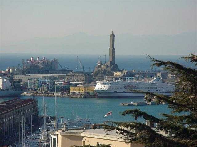 Precipita dalla rampa d’accesso al porto di Genova.Muore un camionista Taurianovese