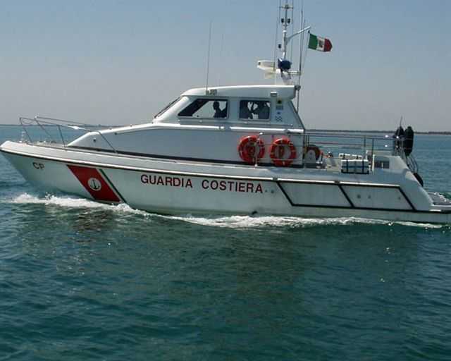 Gioia Tauro, la Capitaneria di Porto sequestra novellame di sardina