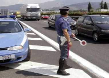 Sicurezza stradale:Polstrada,nel 2010 ritirate 1.895 patenti