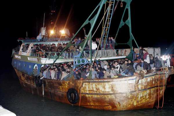 Maxi-sbarco a Lampedusa, arrivano in 842
