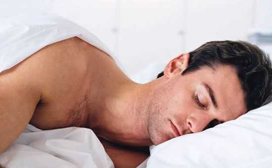 Dormire poco aumenta il rischio di ictus e infarto