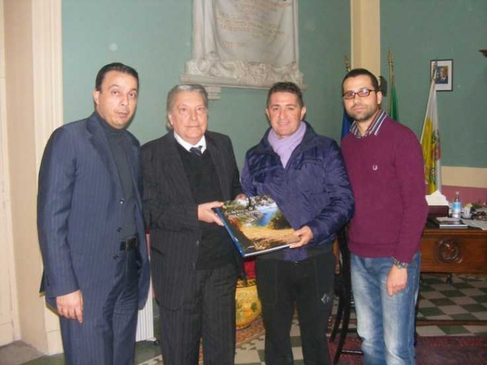Reggio, la Provincia premia “senfronino” Gatto