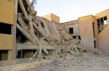 Libia: bombe su Tripoli. Sulla Nato ora è scontro