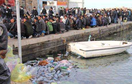 La protesta dei migranti. Corteo a Lampedusa