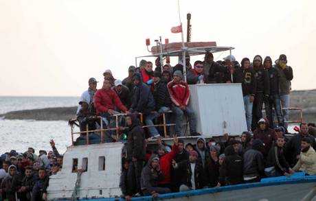 Sbarchi, 4.800 i migranti a Lampedusa