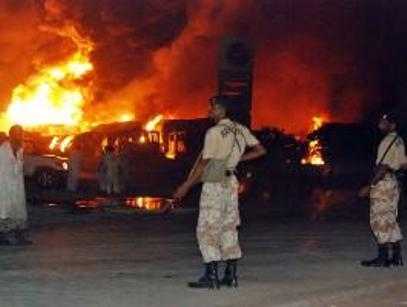 Pakistan: esplode camion cisterna Nato, 15 morti