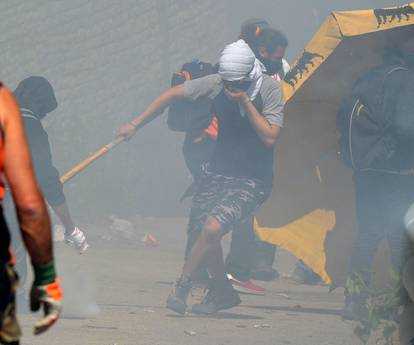 Tav: scontri e decine di feriti. In campo black bloc