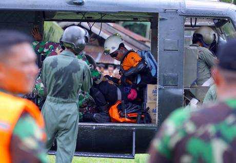 Indonesia: tutti morti i 18 a bordo dell’aereo caduto 2 giorni fa a Sumatra