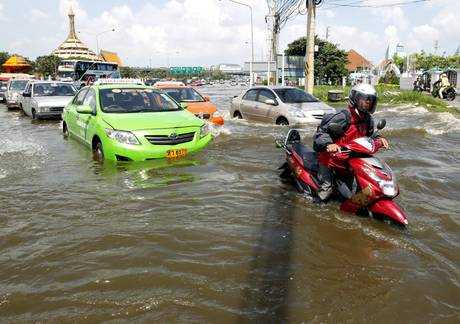 Thailandia sotto l’acqua, allarme anche a Bangkok