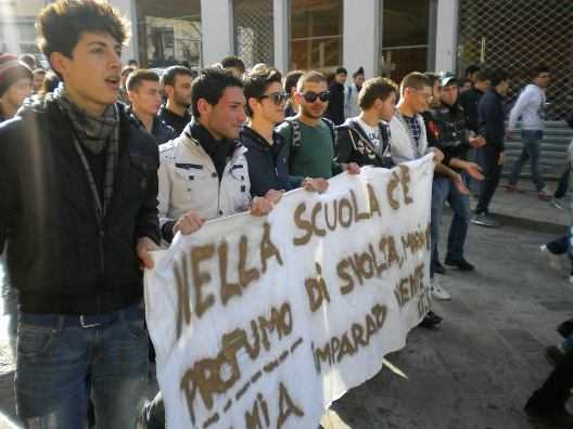 Gli studenti scendono in piazza anche a Polistena