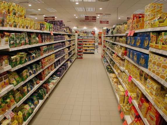 Controlli in supermercati, 9 lavoratori su 21 “in nero”