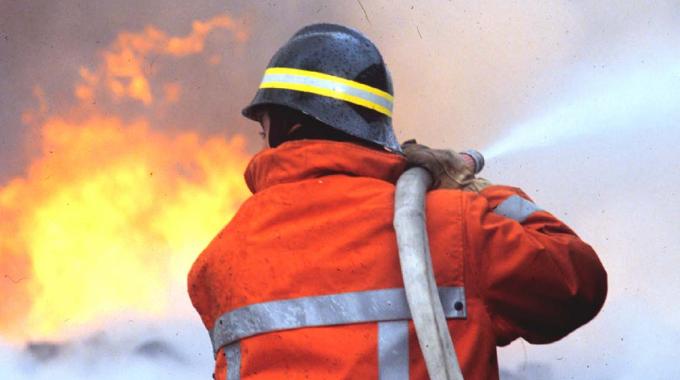 Incendio doloso in una panetteria di Reggio Calabria, rinvenuta anche la tanica