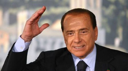 Berlusconi: “In giro c’è un matto che si crede Monti”