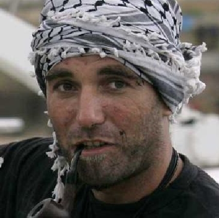 Il csoa Cartella ricorda Vittorio Arrigoni