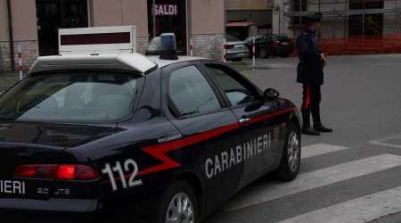 Incendiano auto vigilessa come punizione per una multa, arrestati due fratelli a Pizzo