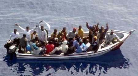 Barca con 170 immigrati intercettata al largo e scortata a Reggio: catturati gli scafisti