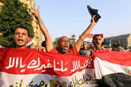 Presidenziali Egitto, alle urne con il fiato sospeso