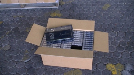 Maxisequestro di sigarette di contrabbando al porto di Gioia Tauro