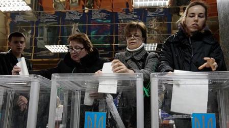 Voto Ucraina: in testa Ianukovich con 37%
