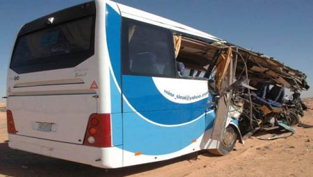 Treno contro scuolabus Morti 47 bimbi in Egitto