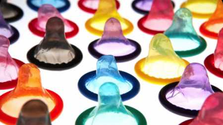 Milioni di preservativi falsi contrabbandati in Europa