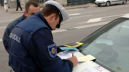 Multe: non è istigazione alla corruzione offrire 10 euro agli agenti della stradale per evitare la sanzione