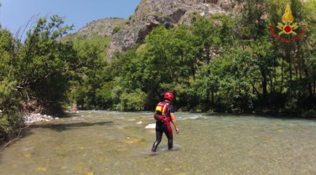 Addestramento sul fiume Corace per il nucleo Speleo alpino fluviale del comando dei Vigili del fuoco di Catanzaro
