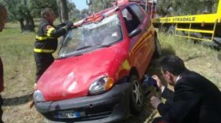Perde il controllo dell’auto e finisce tra gli ulivi, morto un autista 43enne nel crotonese