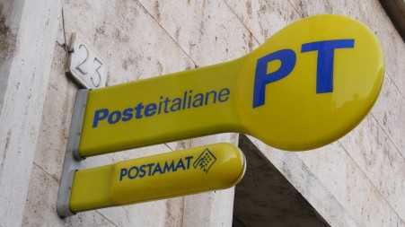 Reggio Calabria, 70mila euro rapinati all’ufficio postale