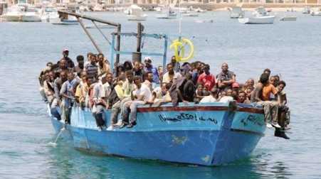 Individuato barcone di migranti al largo di Roccella: a bordo circa cento  con donne e bambini | Approdo Calabria