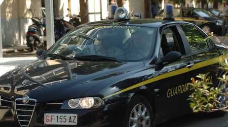 Evasione delle accise per oltre 700 mila euro, beni sequestrati e 3 persone denunciate a Crotone