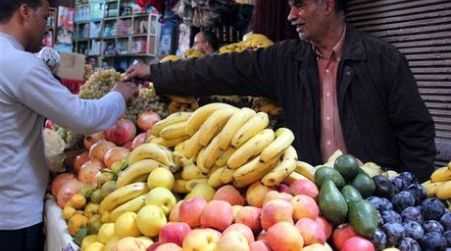 Venditori abusivi di frutta, sequestri e multe a Cosenza