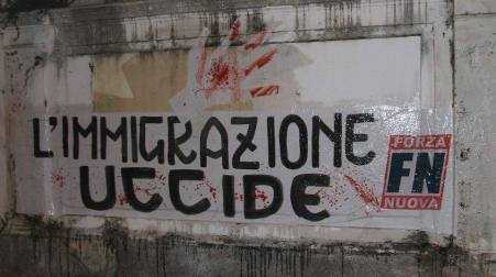 Blitz simbolico dei militanti di Forza Nuova in tutta la Calabria contro l’immigrazione