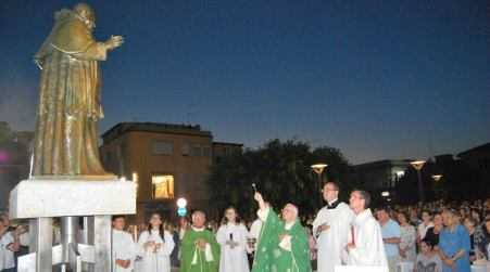 Gioia Tauro, ieri la benedizione della statua di Papa Giovanni XXIII sul Sagrato del Duomo