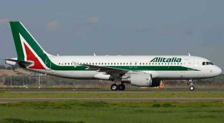 Roma, aereo torna indietro e atterra con le gomme a terra Coinvolti i passeggeri di un volo Alitalia diretto a Ginevra