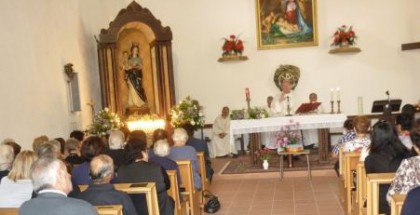 Don Pino Latelli celebra la Messa nella chiesa Madonna del Riposo di Platania 1