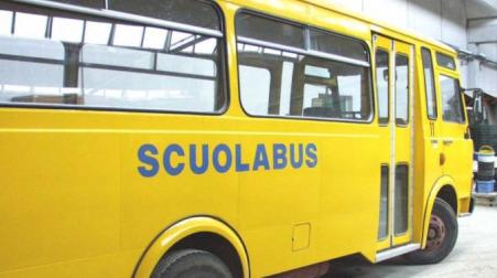Taurianova, il Comune nega la fermata davanti casa dello scuolabus ad un bambino diversamente abile