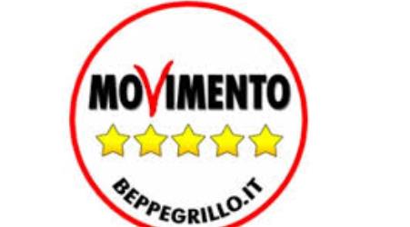 Il Movimento 5 Stelle scende in piazza a Cosenza per dire no alla cementificazione del territorio