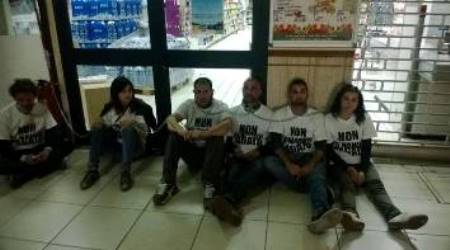 Continua la protesta dei lavoratori di un supermercato di Cropani