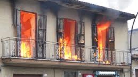 “Condanniamo con fermezza questo vile atto” La Cgil Rc-Locri rifiuta l'incendio mafioso nei confronti della struttura di accoglienza a Camini
