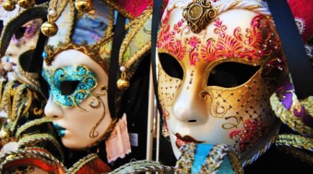 Questo carnevale Reggio Calabria si maschera di arte Mercoledì 18 febbraio, presso la sede della Gilda degli Artisti, una  festa in maschera dai toni spettacolari